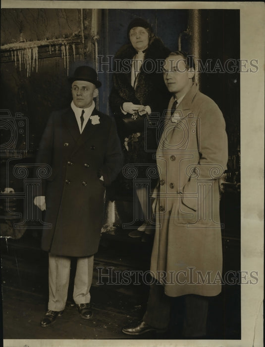 1930 Press Photo Governor Kohler with his wife and son in Milwaukee, Wisconsin