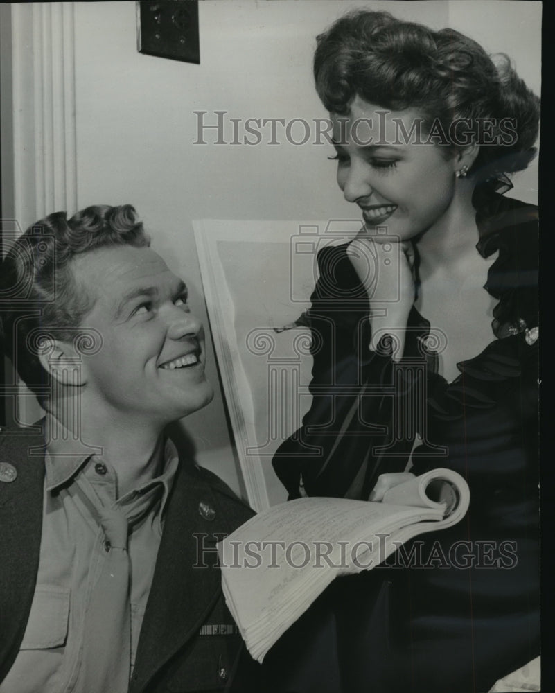 1945 Press Photo Bill Williams-Actor in &quot;Those Endearing Young Charms.&quot;- Historic Images