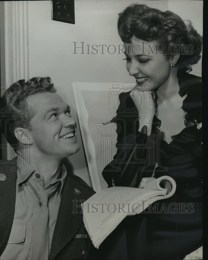 1945 Press Photo Bill Williams-Actor in "Those Endearing Young Charms."- Historic Images