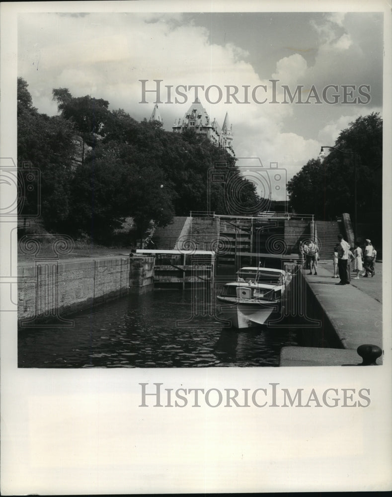 1982 Press Photo Canada-Ontario-Cities-Ottawa, Lock 2 on the Rideau Canal.- Historic Images