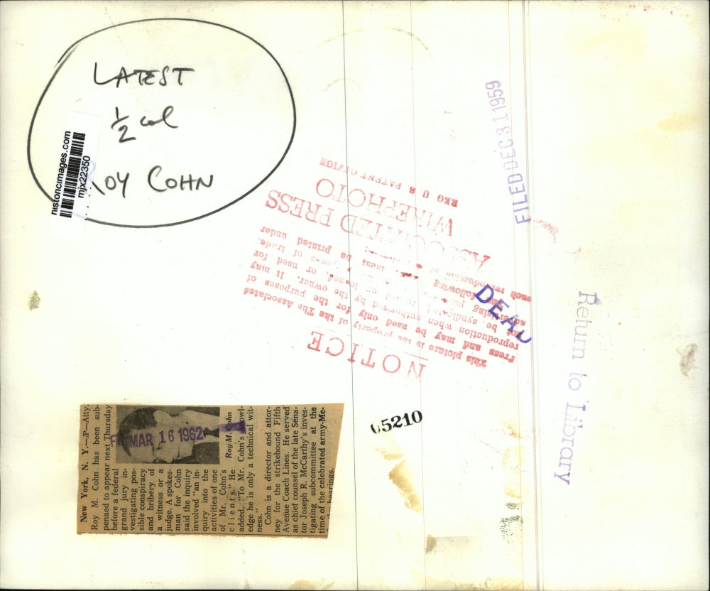 1959 Press Photo Ingemar Johansson, boxer, shakes hands with attorney, Roy Cohn