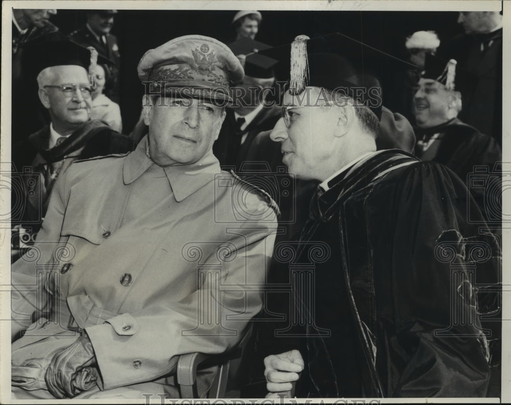 1951 Press Photo President O&#39;Donnell of Marquette University with Gen MacArthur - Historic Images