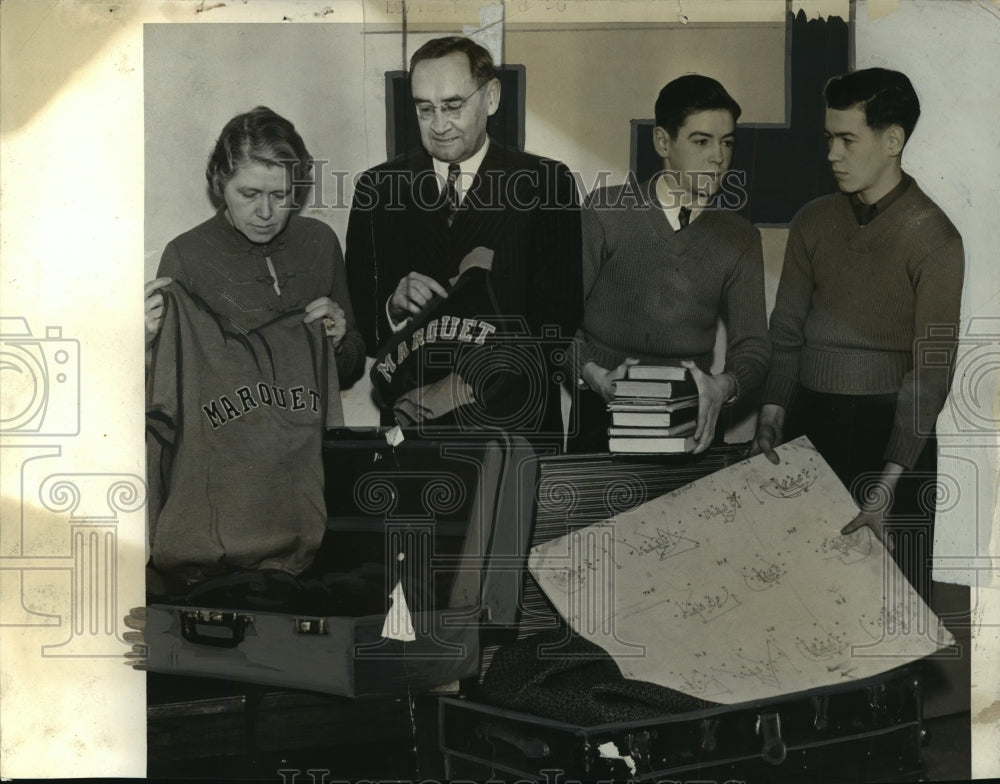 1937 Press Photo Frank Murray With His Family Packing As He Leaves Hilltop