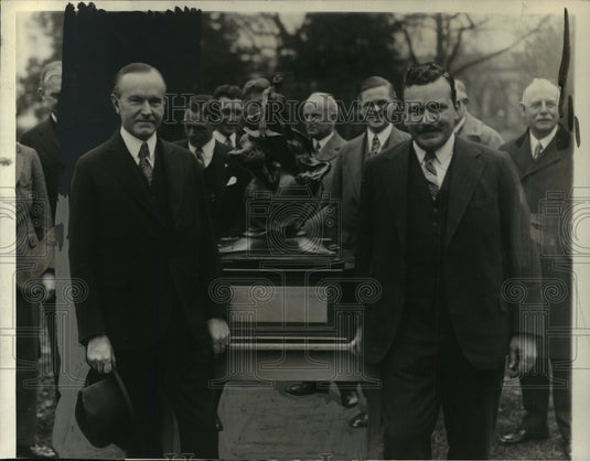 1928 Press Photo President Coolidge presents trophy to aviator Charles Lawrence- Historic Images