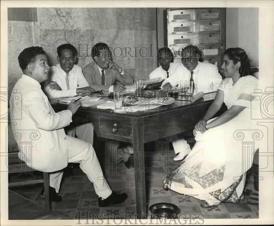 1968 Press Photo Cambodian officer's wife begs Sihanouk to free her husband- Historic Images