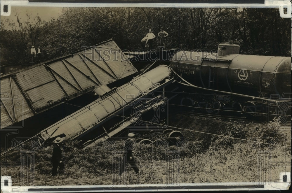 1927 Press Photo Bridgeport covered wooden structures in Wisconsin - mjx22581- Historic Images