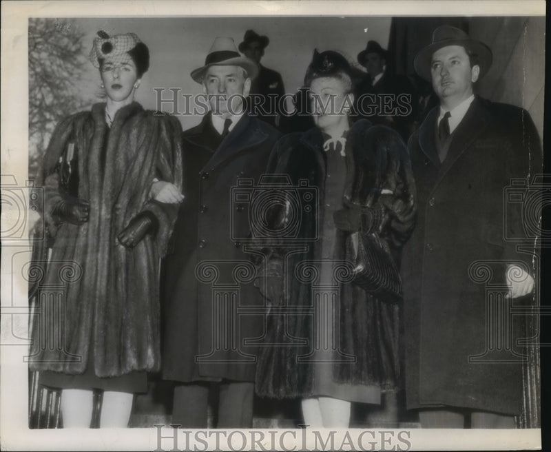 Load image into Gallery viewer, 1946 Press Photo James Curley Left Federal Court Following Mail Fraud Sentence
