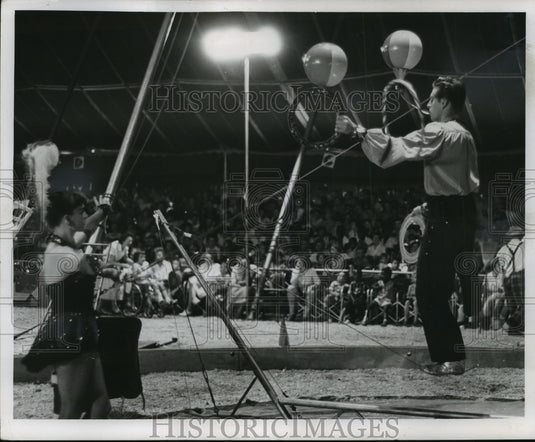 Press Photo A juggler does tricks with balls and hoops on a tight rope- Historic Images
