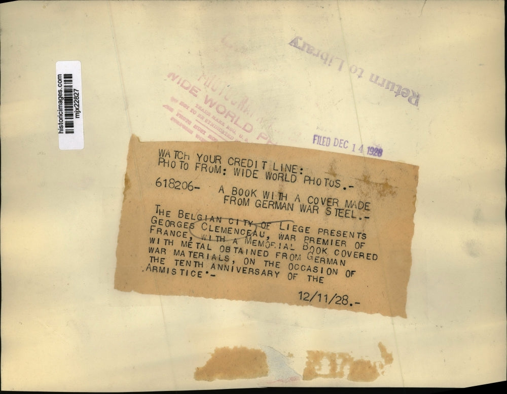 1928 Press Photo Georges Clemenceau Presented With A Memorial Book - mjx22827