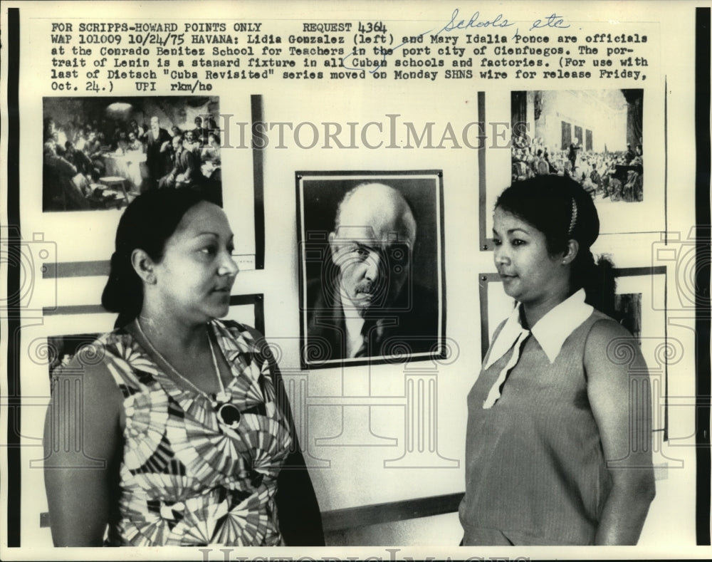 1975 Press Photo Lidia Gonzalez And Mary Idalia Ponce-Cuban Teachers School- Historic Images