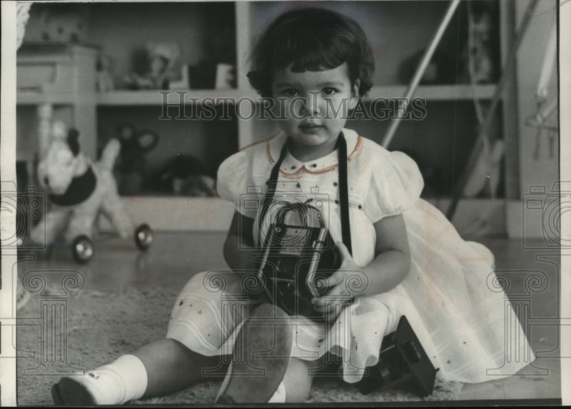 Load image into Gallery viewer, 1959 Press Photo Princess Caroline of Monaco as a child - mjx23007

