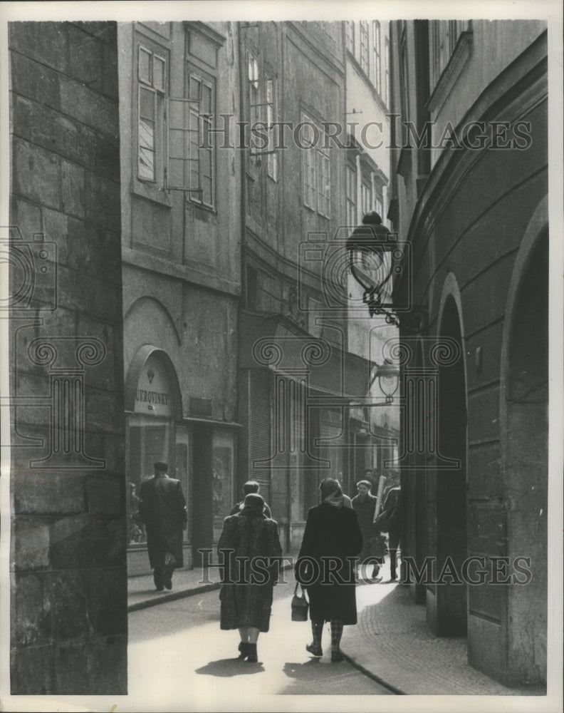 1959 Press Photo Streets at centuries-old parts of Prague, Czechoslovakia