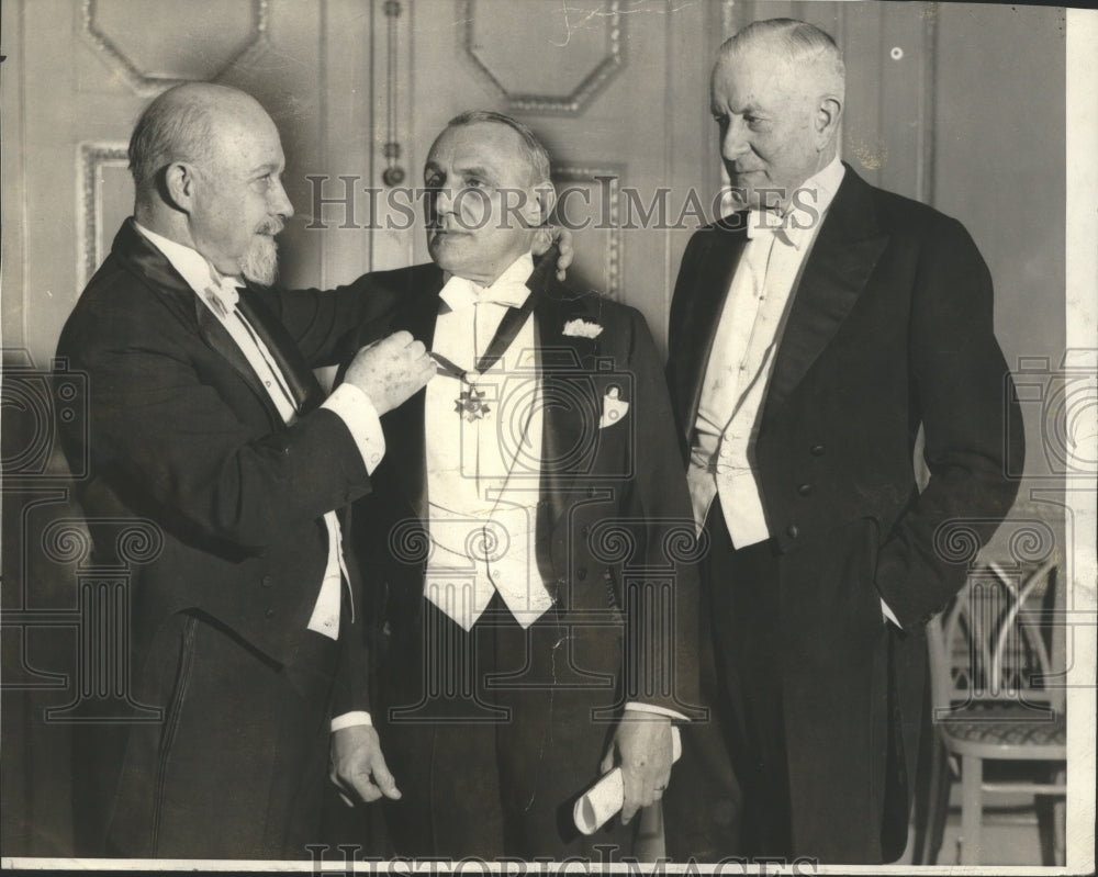 1944 Press Photo Society of Arts and Sciences honored Walter Kohler - mjx24271