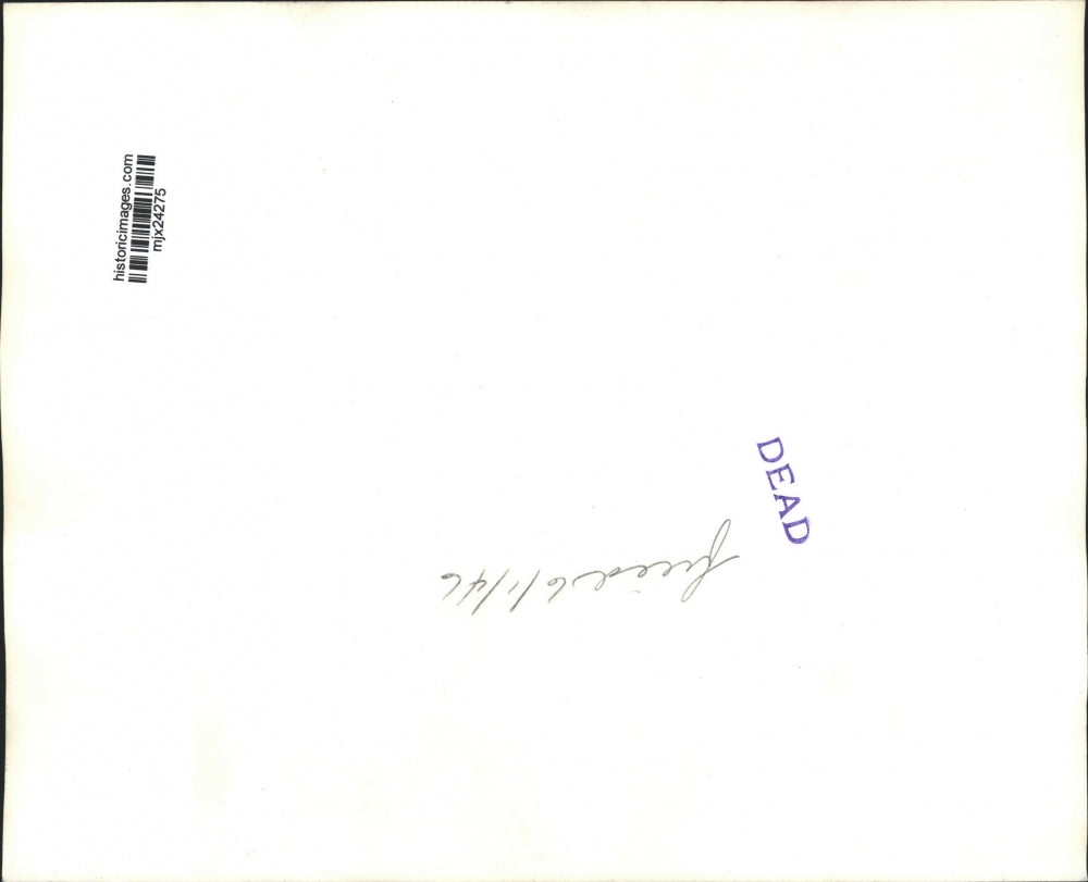 1946 Press Photo UMW chief JL Lewis signs new work contract with Pres. Truman