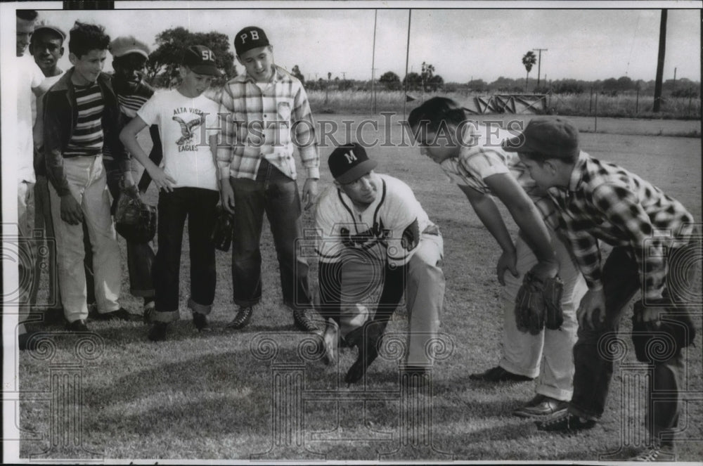 1956 Press Photo Braves former coach John Cooney conducting baseball clinic- Historic Images