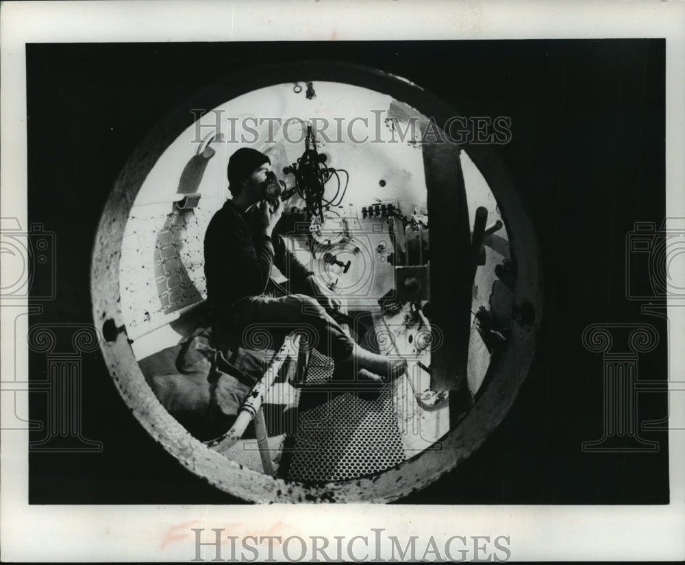 1978 Press Photo Diving students practice decompression chamber procedure- Historic Images