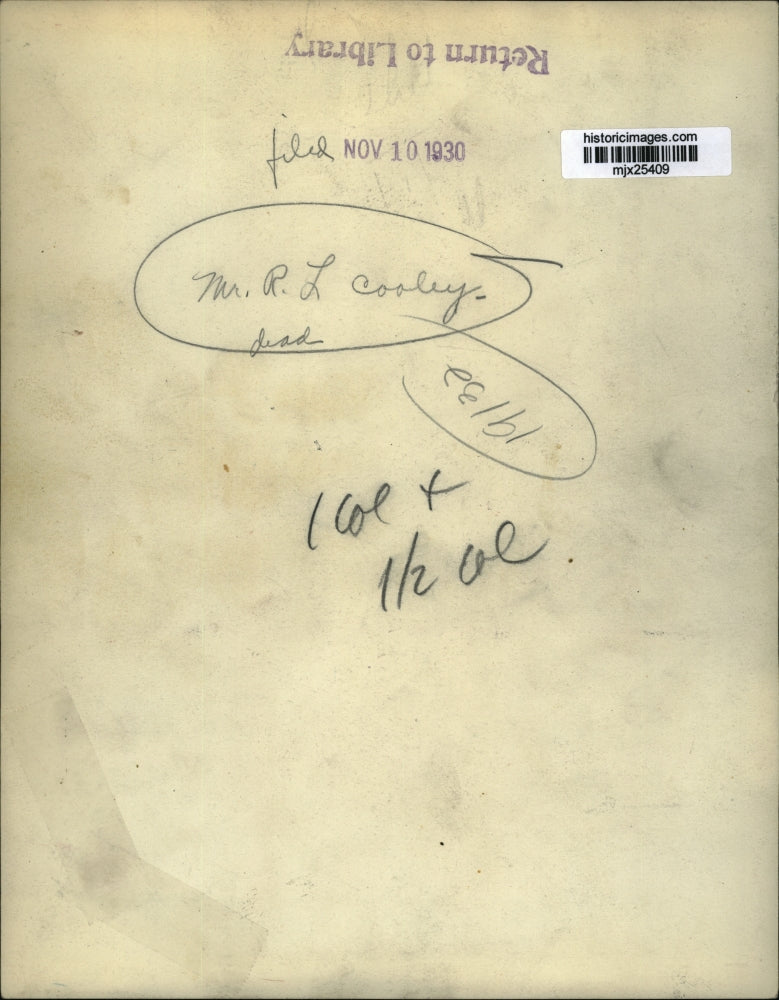 1930 Press Photo R. L. Cooley Poses For a Photograph - mjx25409