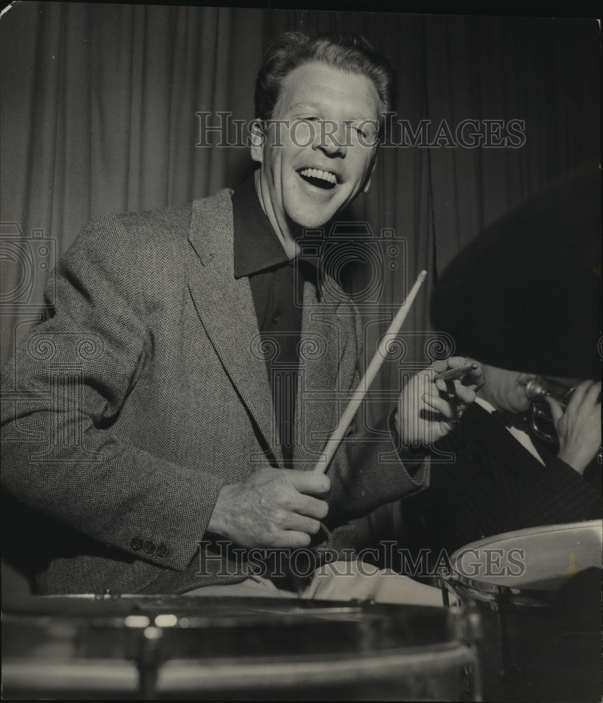 1951 Press Photo Dan Dailey-Actor Takes Over Drums on Nappy Lemare&#39;s Orchestra- Historic Images