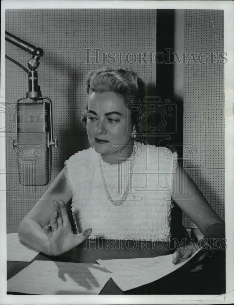 1965 Press Photo Heloise Cruse-Columnist of "Here's Heloise" - mjx26256