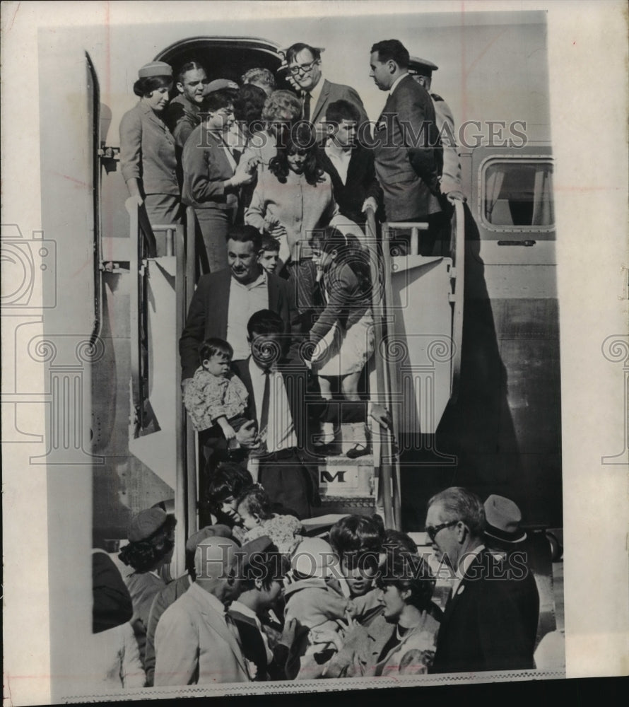 1965 Press Photo Air lift of Cuban refugees to Miami's airport from Varadero
