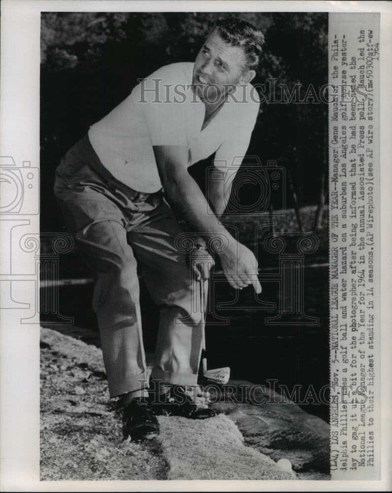 Load image into Gallery viewer, 1964 Press Photo Philadelphia Phillies Manager Gene Mauch in Los Angeles golf
