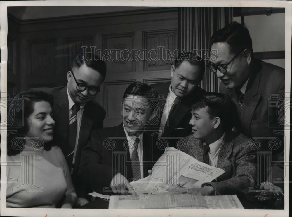 1956 Press Photo Foreign Students Take a Tour of The Milwaukee Journal Sentinel - Historic Images