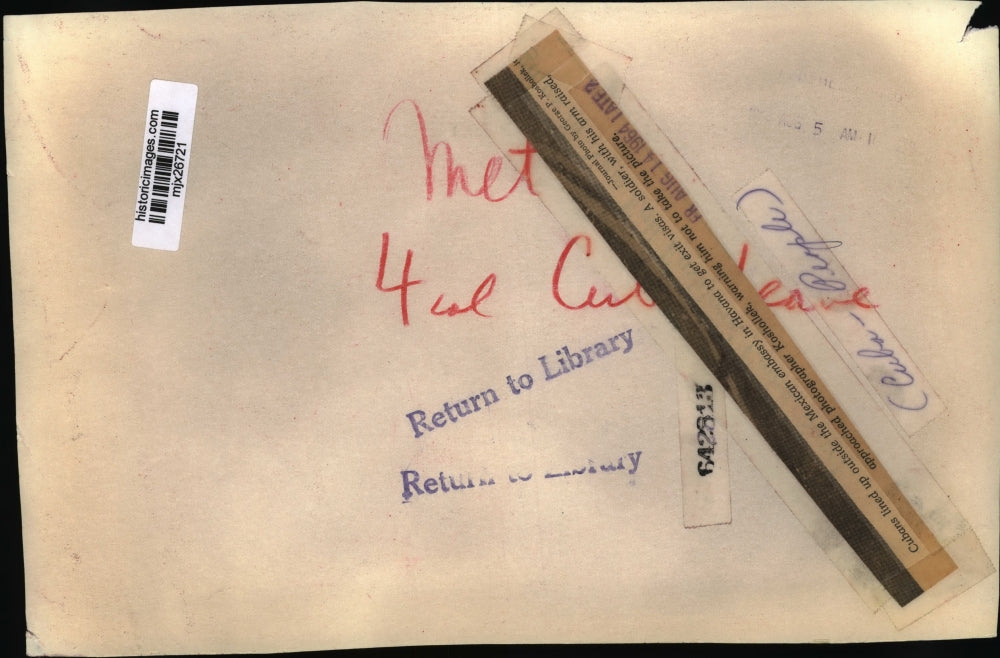 1964 Press Photo Cubans lined up outside Mexican embassy in Havana - mjx26721