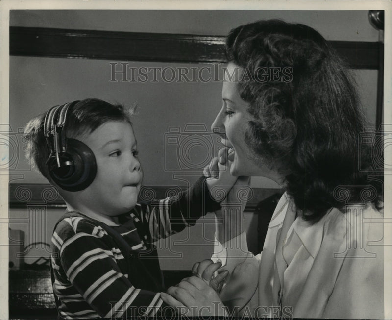Load image into Gallery viewer, 1949 Press Photo Hearing Discovered by John Croke with Teacher Helen Brown
