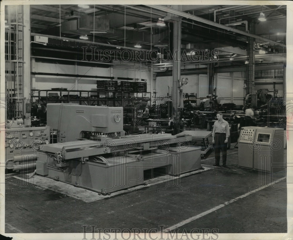 1964 Press Photo 30 Ton Punch Press in Cutler-Hammer, Incorporated Plant