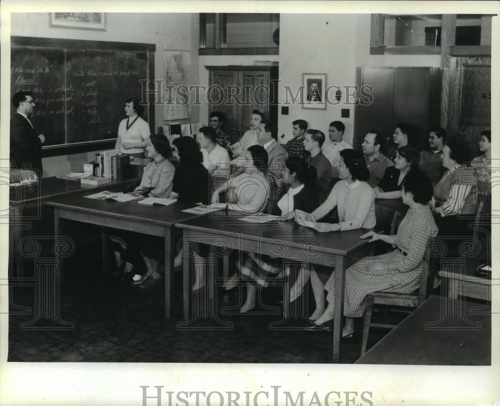 1957 Press Photo English Class at Milwaukee Vocational School in Wisconsin- Historic Images