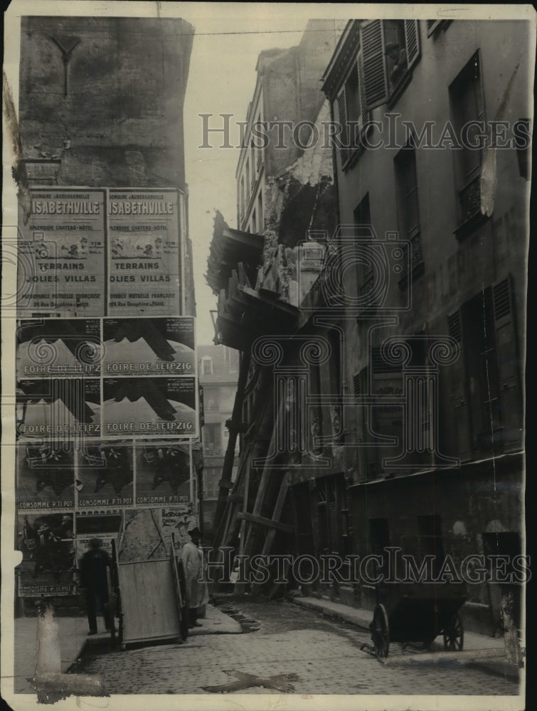 1926 Press Photo Tenement in Rue du Platre Wrecked by Big Bertha Paris, France