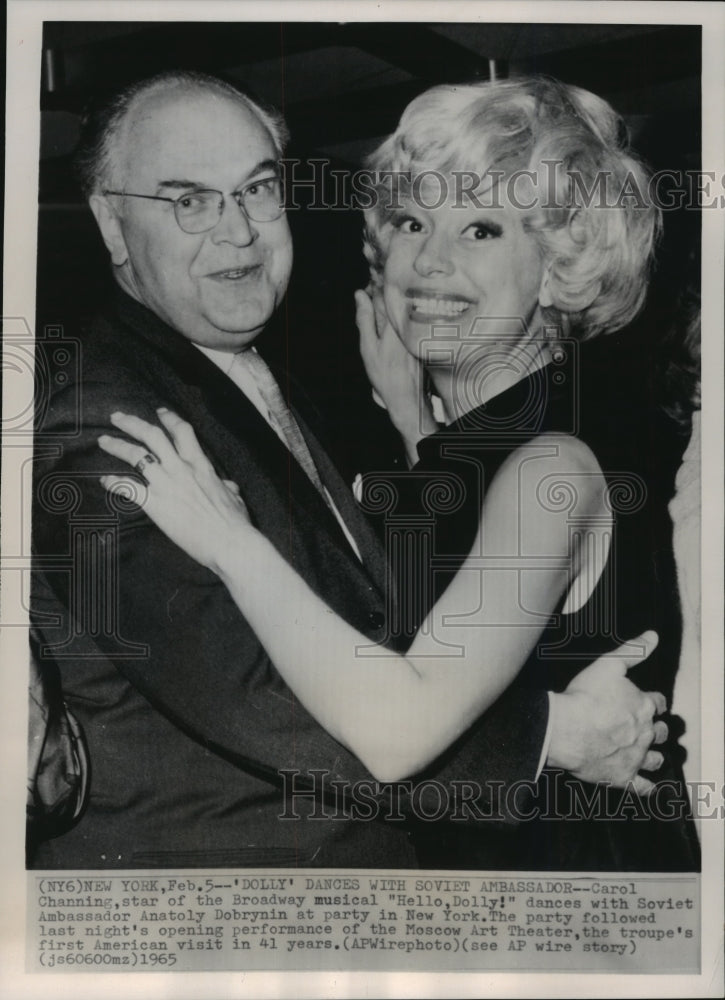 Load image into Gallery viewer, 1965 Press Photo Carol Channing of "Hello, Dolly!' Dances with Anatoly Dobrynin
