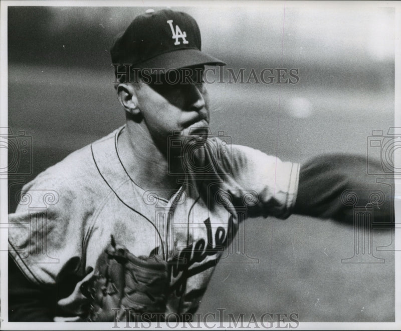 Load image into Gallery viewer, 1959 Press Photo Baseball Player Johnny Podres of the Los Angeles Dodgers

