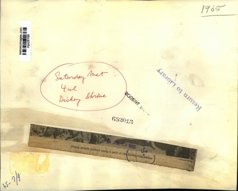 1965 Press Photo Young people on path at the Dickeyville Shrine - mjx28169