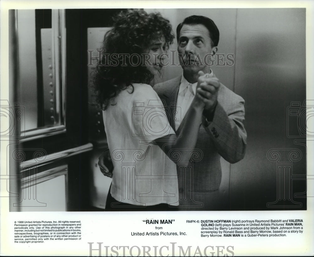 1988 Press Photo Dustin Hoffman and Valeria Golino in &quot;Rain Man&quot; - mjx28344- Historic Images