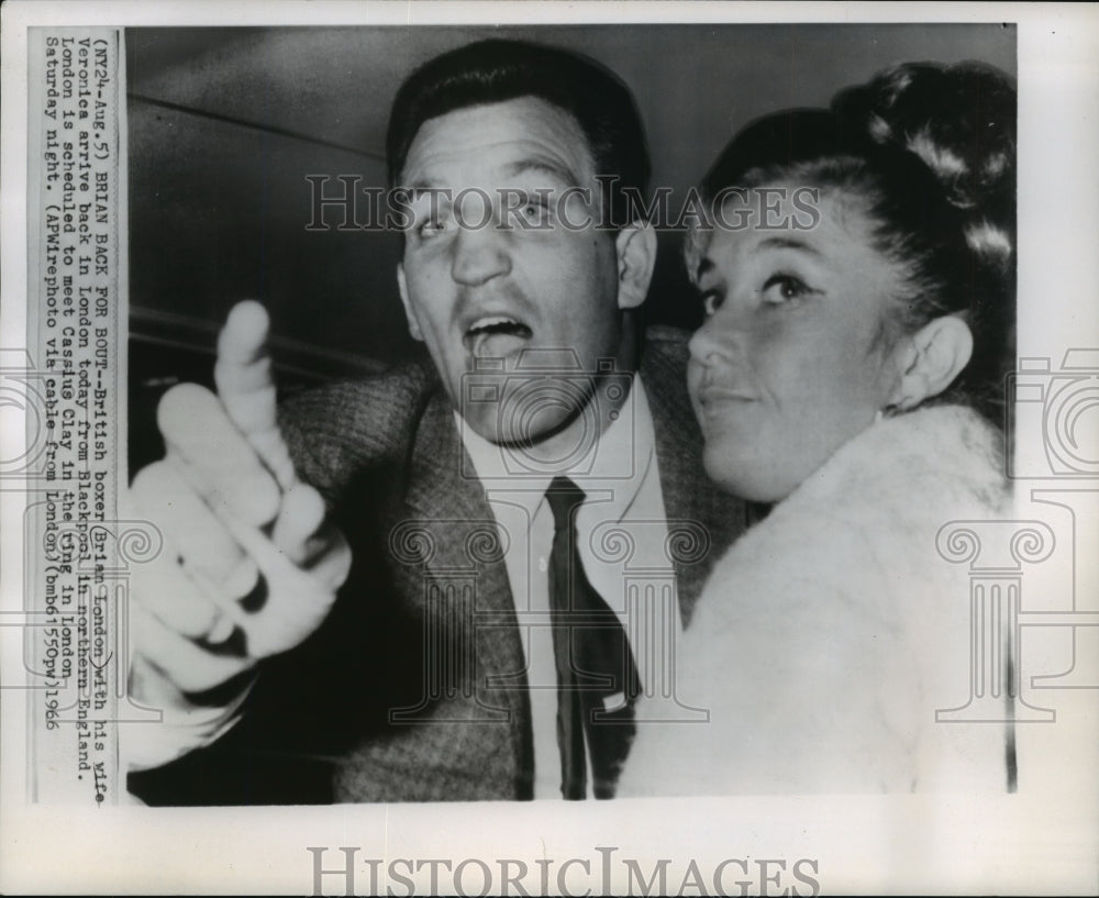 1966 Press Photo British Boxer Brian London With Wife, Veronica - mjx28363- Historic Images