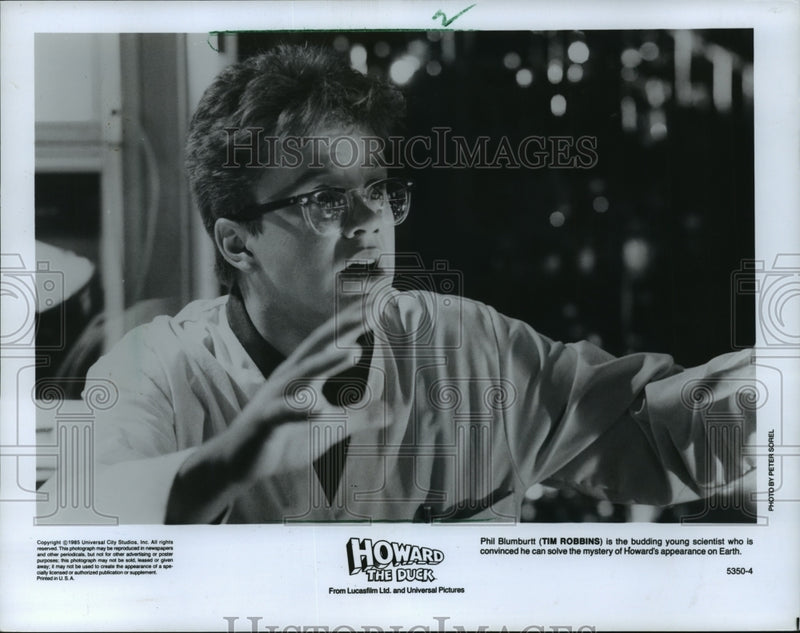 Load image into Gallery viewer, 1985 Press Photo Tim Robbins In "Howard The Duck" - mjx28473
