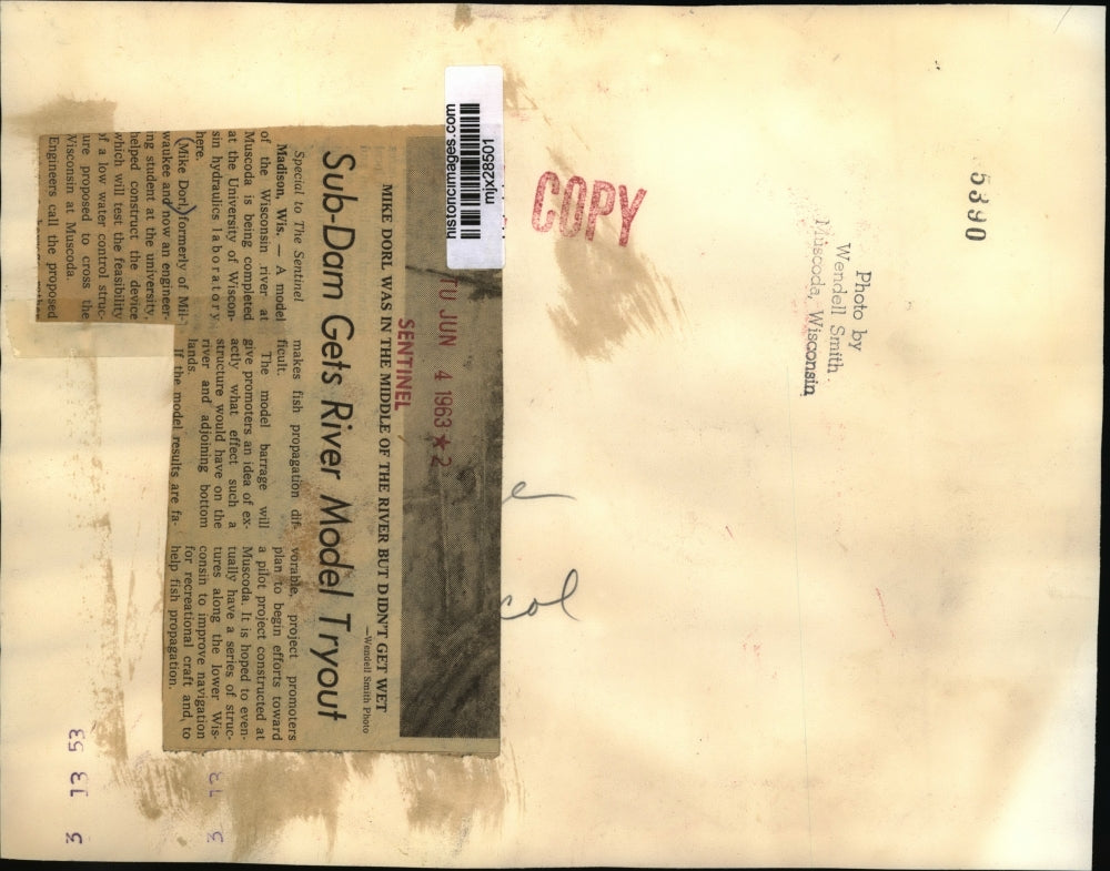 1963 Press Photo Engineer Mike Dorl With River Model At The Sub-Dam - mjx28501