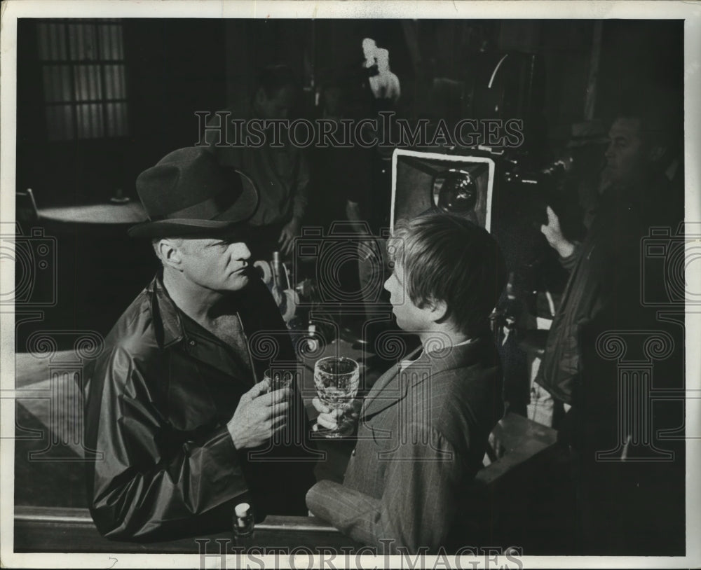 1968 Press Photo Brian Keith and Beau Bridges Rehearse for "Gaily, Gaily"