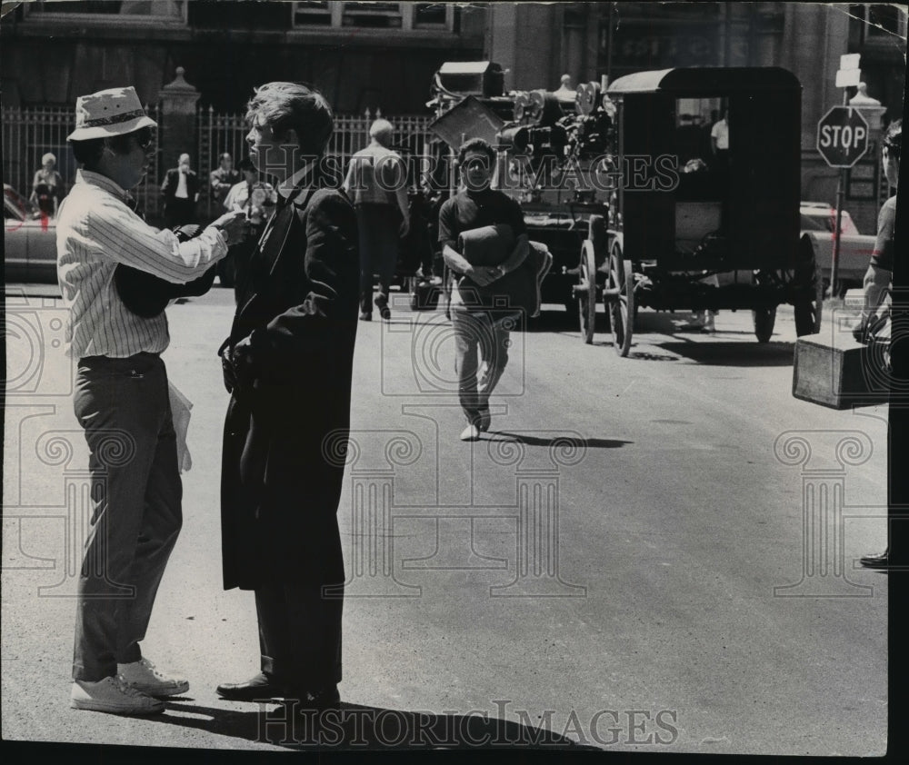 1968 Press Photo cast and crew making a movie- Historic Images