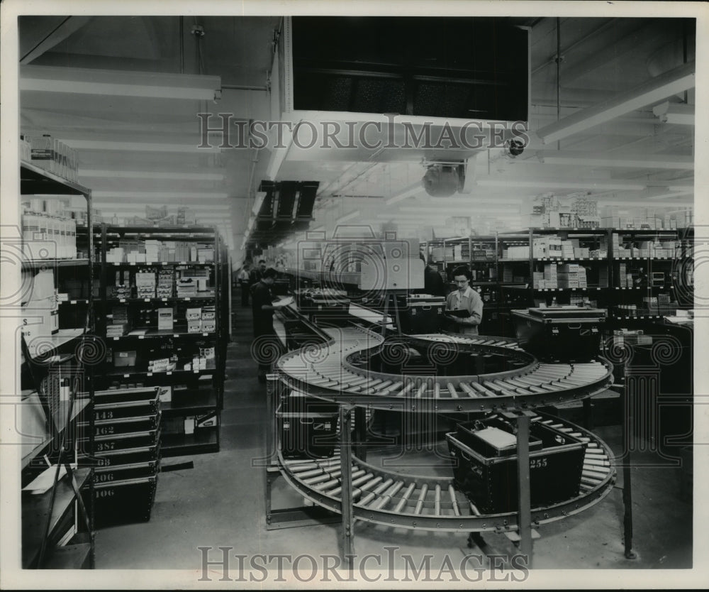 1954 Press Photo Inset Roller Conveyor for Filling Orders, New Quarters- Historic Images