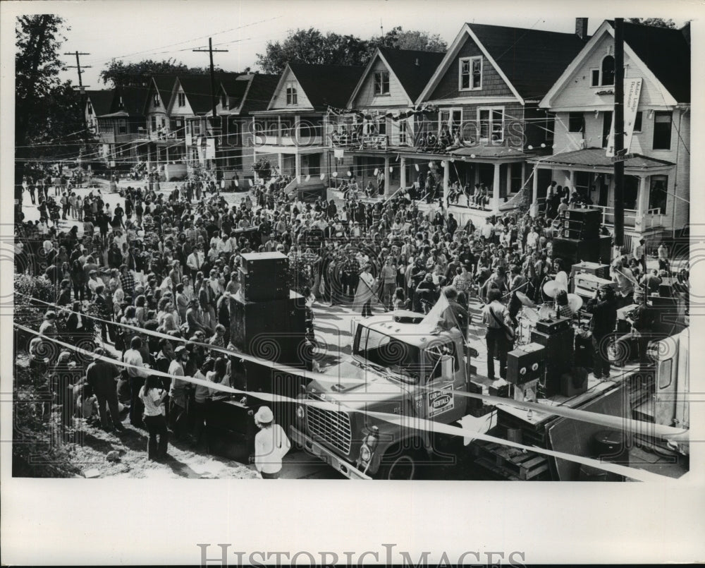 1974 Press Photo Karleton Armstrong Freedom Party Demonstration in Wisconsin- Historic Images