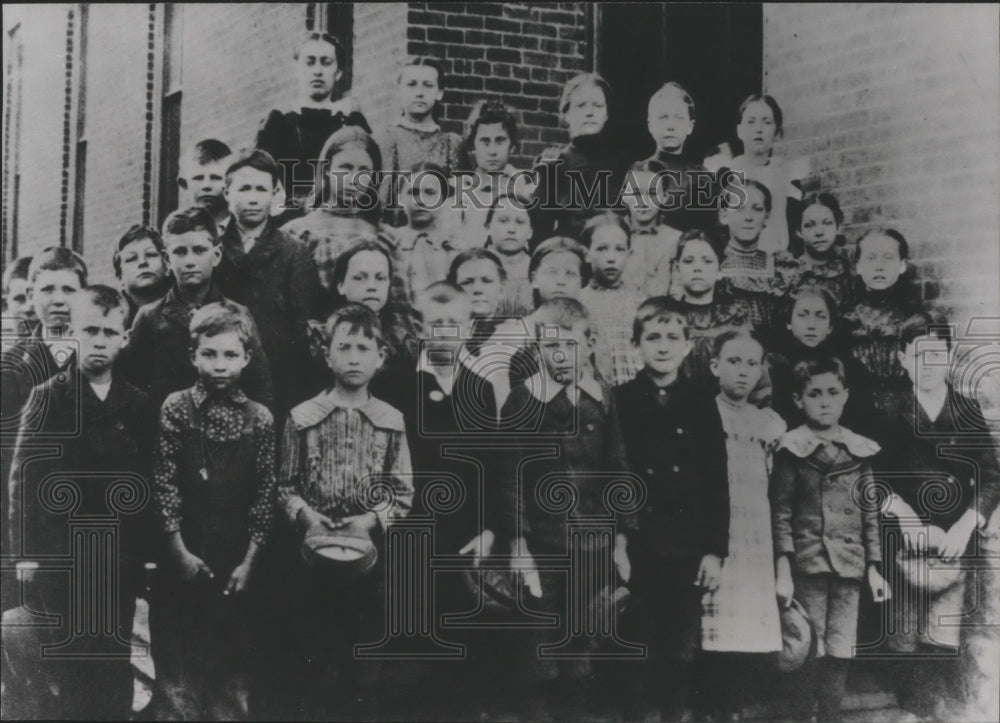 Press Photo Dwight Eisenhower, age 8, front row, second from left with necklace