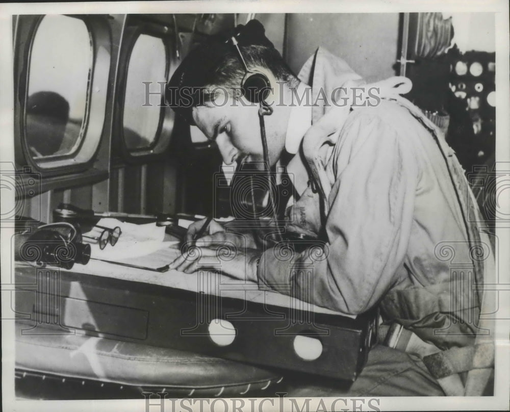 1941 Press Photo Commander of Royal Australian Air Force Charts Course