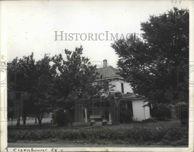 Load image into Gallery viewer, 1945 Press Photo General Eisenhower Home in Abilene, Texas - mjx29136
