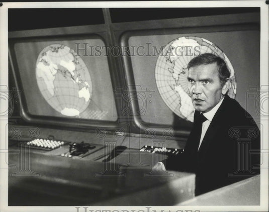 1980 Press Photo James Wainwright as Scientist Simon Quaid in "Beyond Westworld"- Historic Images
