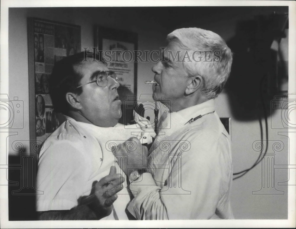 1982 Press Photo Leslie Neilsen and Terrance Bensor in "Police Squad!"- Historic Images