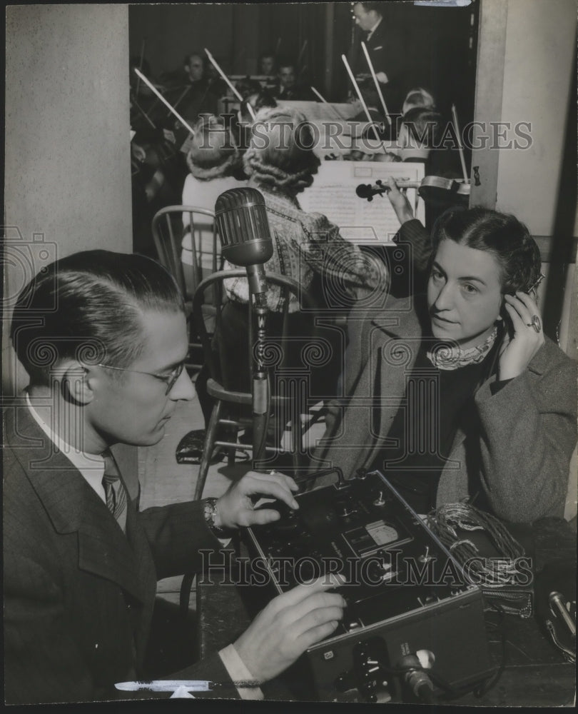 1941 Press Photo Carl Berndt controls radio broadcast with Mrs. Julius Ehrlich- Historic Images