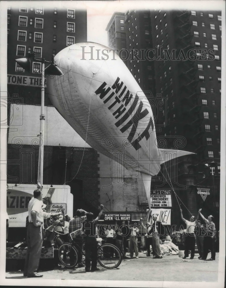 1952 Press Photo General Eisenhower&#39;s political balloon sprang a leak in Chicago- Historic Images