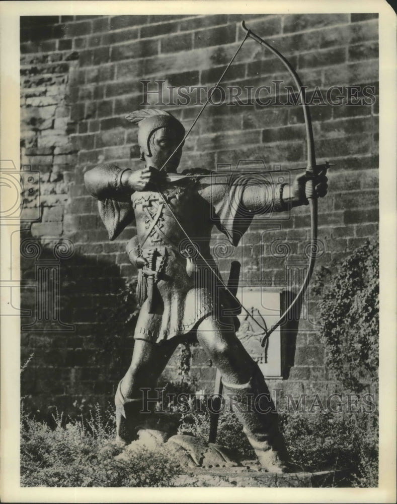 1982 Press Photo Statue of Robin Hood at Notthingham - mjx30198- Historic Images